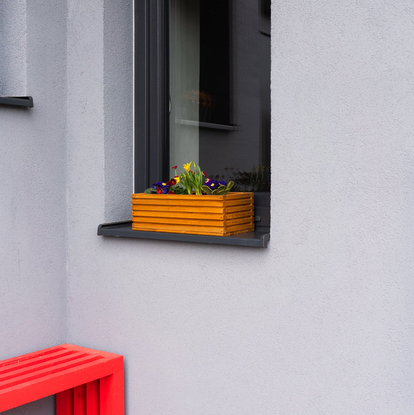 Jardinière en bois avec insert en plastique - 64cm x 24cm