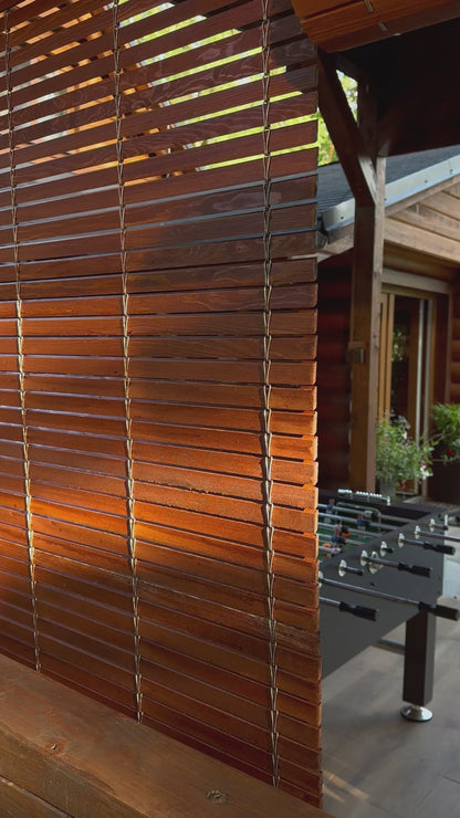 Store enrouleur en bois pour pergola - Cerisier